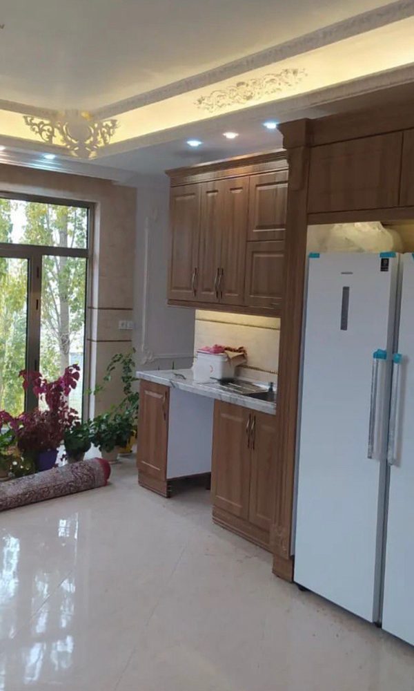 طراحی داخلی آشپزخانه رو به باغ